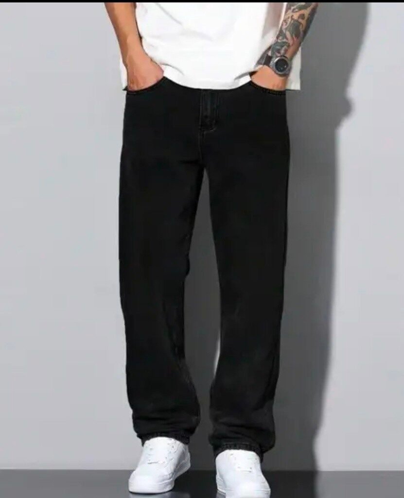 alt="balck slim loose jeans"